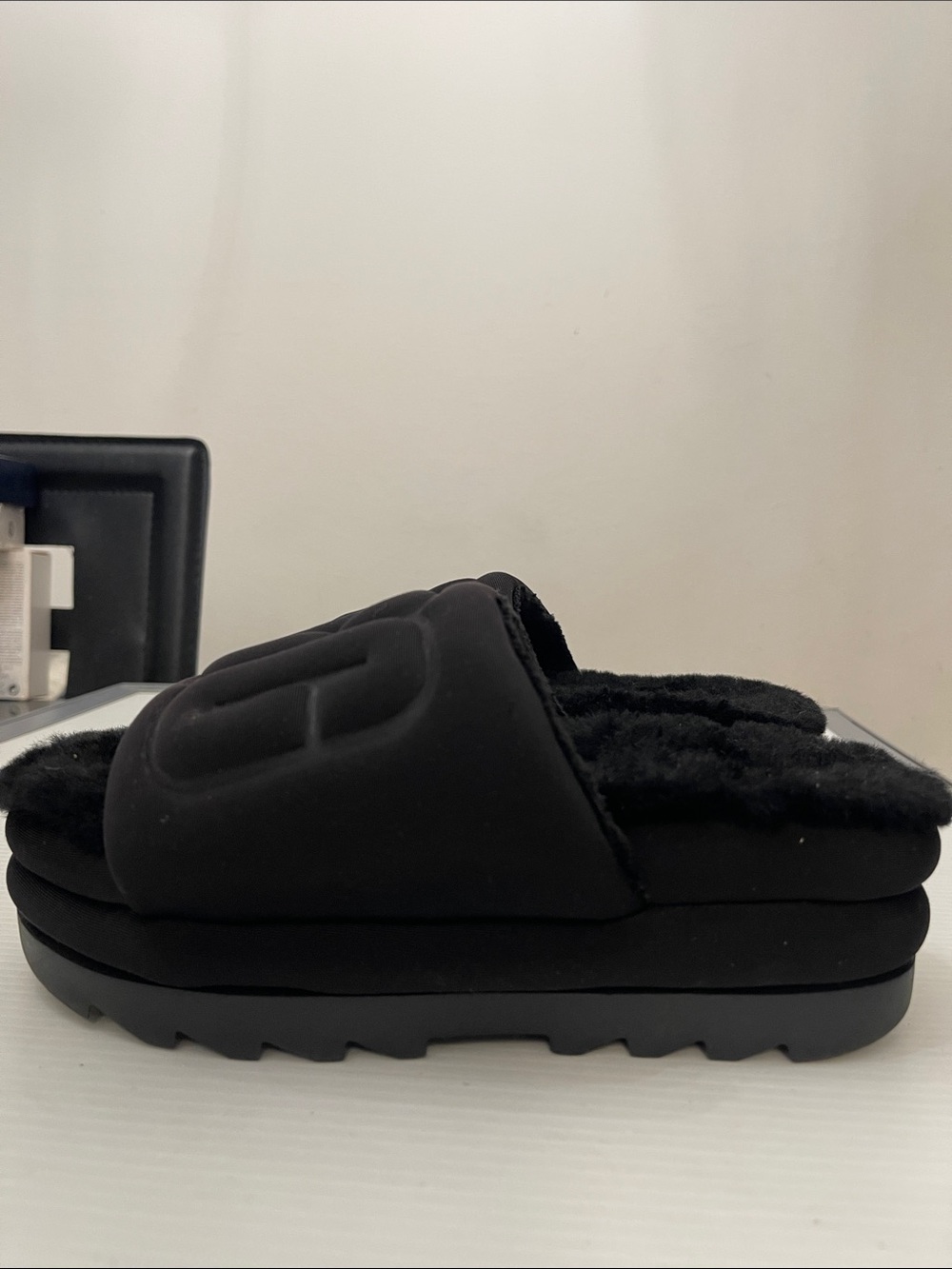 UGG MAXI GRAPHIC SLIDES SOFT SHEEPSKIN SLIPPERS WOMENS SIZE 8